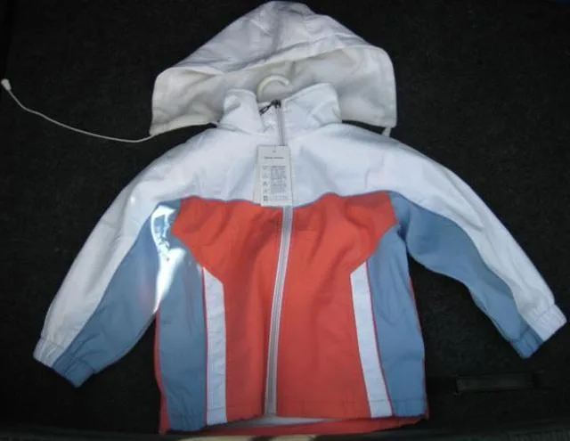 Cappotto per bambini «Unknown» — foto 2 dell'alert A12/0188/13