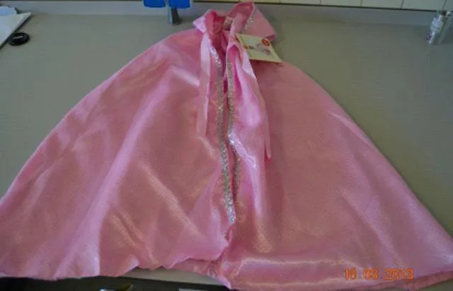 Vestito fantasia mantello «Unknown» — foto 2 dell'alert A12/0061/14