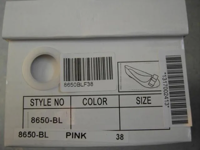 Scarpe da donna «Unknown» — foto 2 dell'alert A12/0875/13