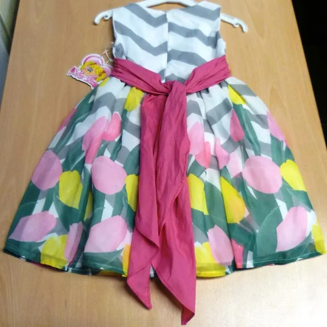 Abito da ragazza «Unknown» — foto 2 dell'alert A12/1129/14