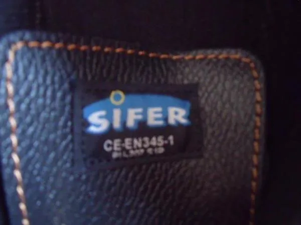 Scarpe di sicurezza «Unknown» — foto 3 dell'alert A12/0657/15