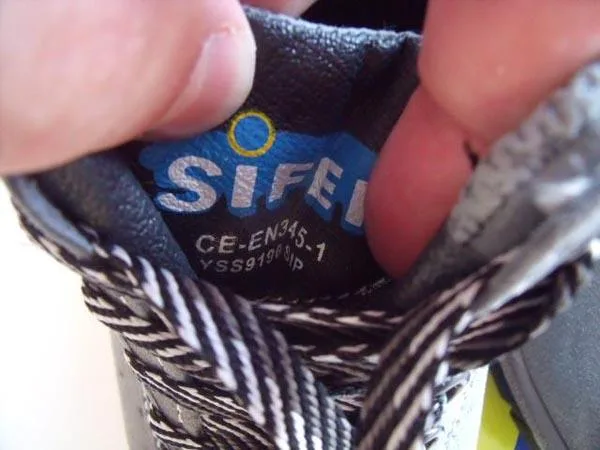 Scarpe di sicurezza «Unknown» — foto 4 dell'alert A12/0657/15