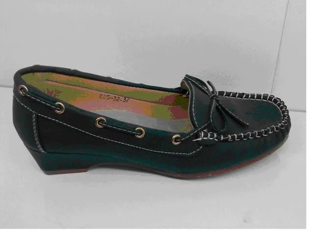 Scarpe da donna «Unknown» — foto 1 dell'alert A12/1592/13