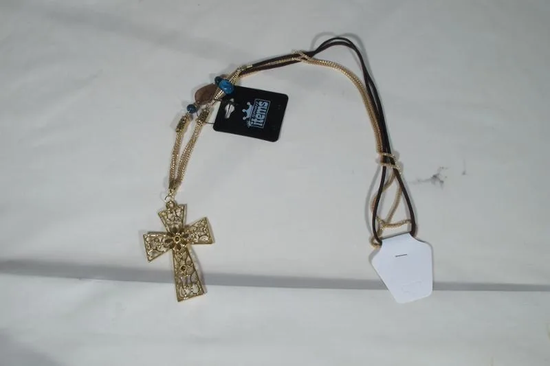 Orecchini e collana «Unknown» (Spirit Items)