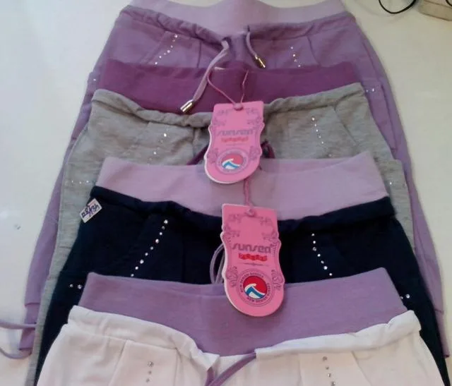Pantaloni da ragazza «Unknown» — foto 2 dell'alert A12/1352/14