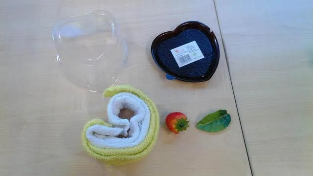 Asciugamano con fragola decorativa «Unknown» (Super)
