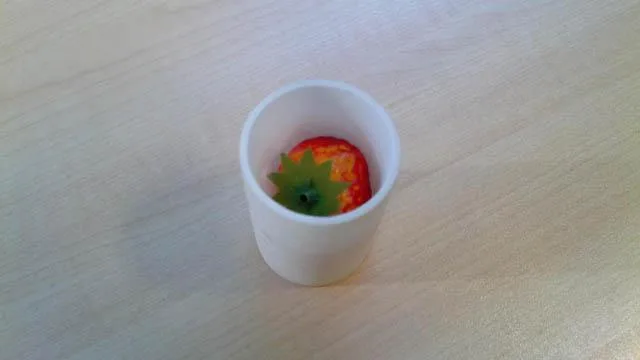 Asciugamano con fragola decorativa «Unknown» — foto 3 dell'alert A12/0106/14