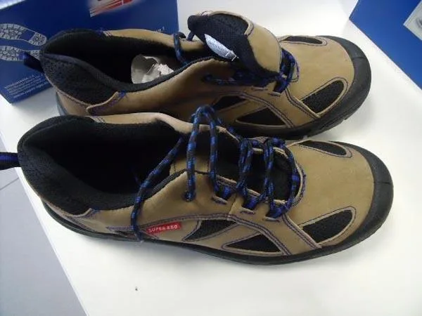 Scarpe di sicurezza «Unknown» — foto 1 dell'alert A12/0937/15