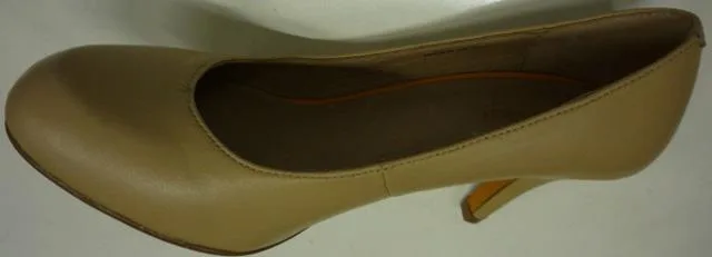 Scarpe da donna «Unknown» — foto 1 dell'alert A12/0593/14