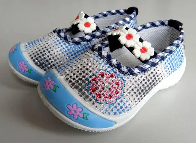 Scarpe da donna «Unknown» — foto 3 dell'alert A12/0657/14