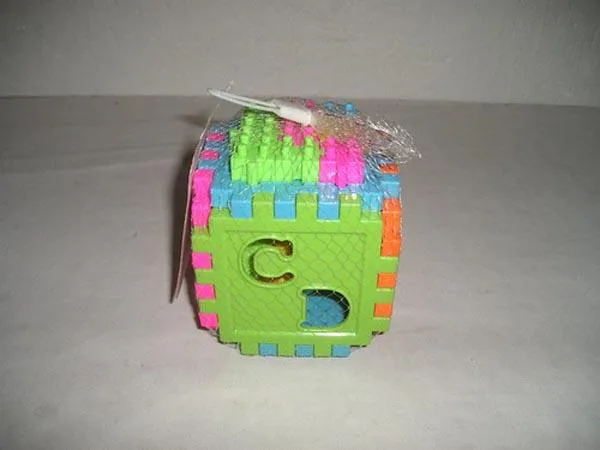 Giocattolo didattico in plastica «Unknown» — foto 2 dell'alert A12/1118/15