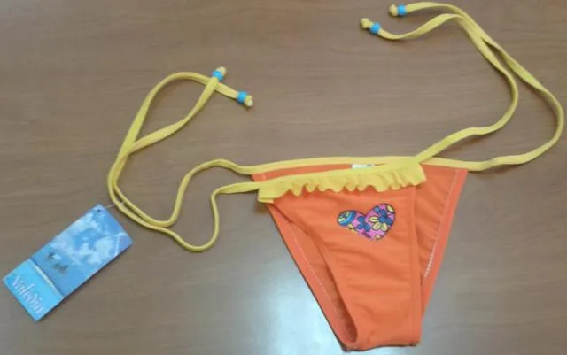 Fondo bikini delle ragazze &amp; #13; &amp; #13; «Unknown» (Valendin)