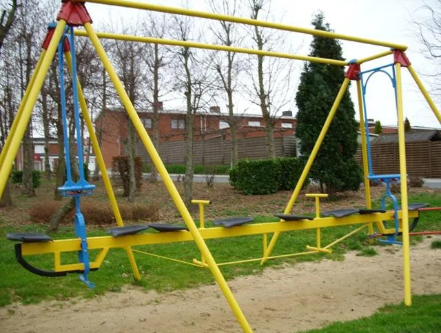 Altalena del parco giochi «Unknown» — foto 1 dell'alert A12/1158/12