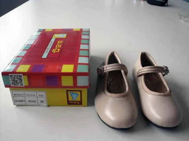 Scarpe da donna «Unknown» — foto 2 dell'alert A12/1527/14