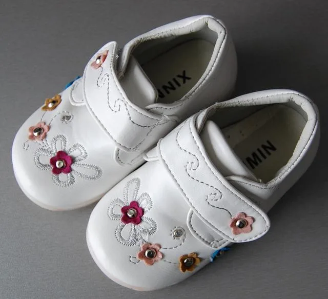 Scarpe per bambini &amp; #13; &amp; #13; «Unknown» (Xin Min)