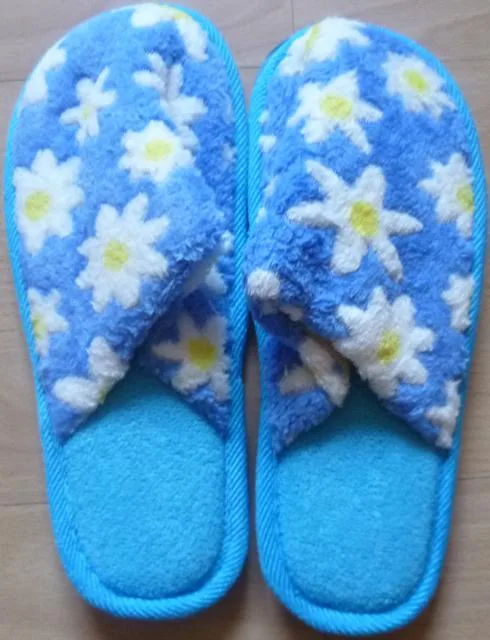 Pantofole da donna & #13; & #13; «Unknown» — foto 1 dell'alert A12/1182/12