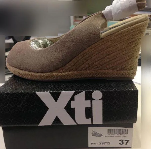 Scarpe da donna «Unknown» — foto 1 dell'alert A12/0939/15