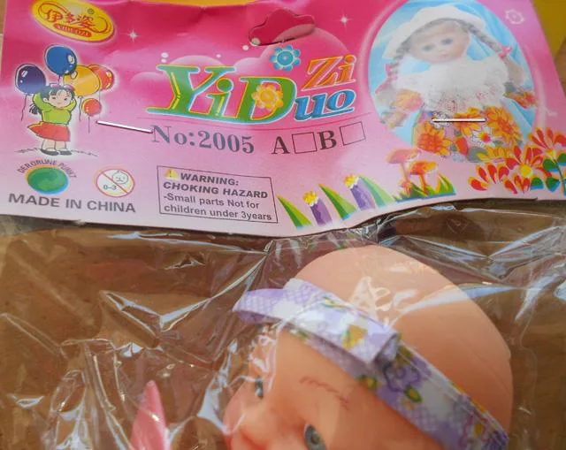 Bambola di plastica con succhietto «Unknown» — foto 2 dell'alert A12/1994/13