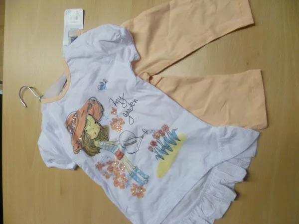 Set da ragazza e T-shirt «Unknown» (Zeyland)