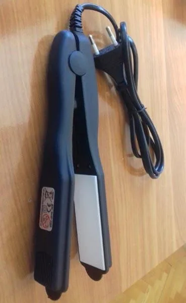 Raddrizzatore per capelli «Uređaj za ravnjanje kose» (DICTROLUX)