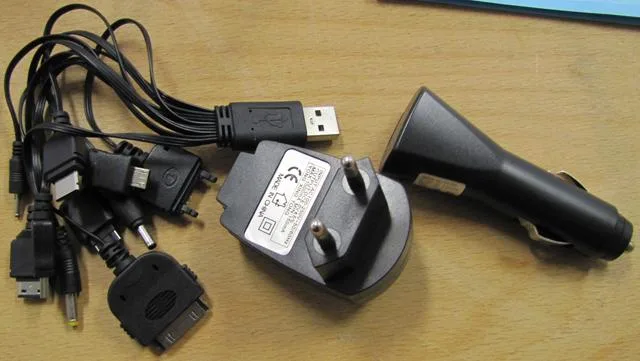Caricabatterie per telefono cellulare «USB Charger» — foto 1 dell'alert A12/1090/12