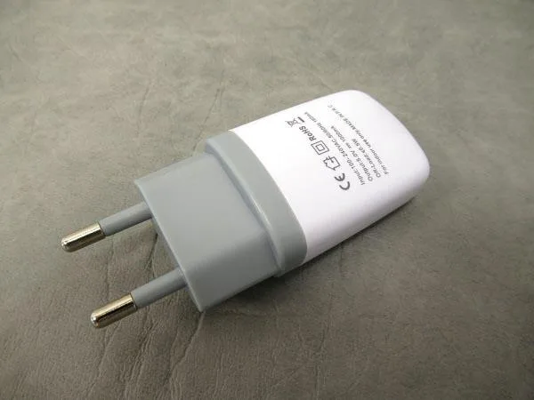 Caricabatterie USB «USB Travel Charger» — foto 1 dell'alert A12/0014/18