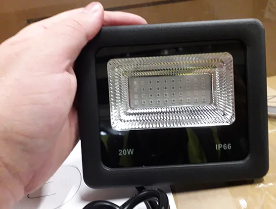 Proiettore a LED «UV LED Black Light» — foto 1 dell'alert A12/01729/20