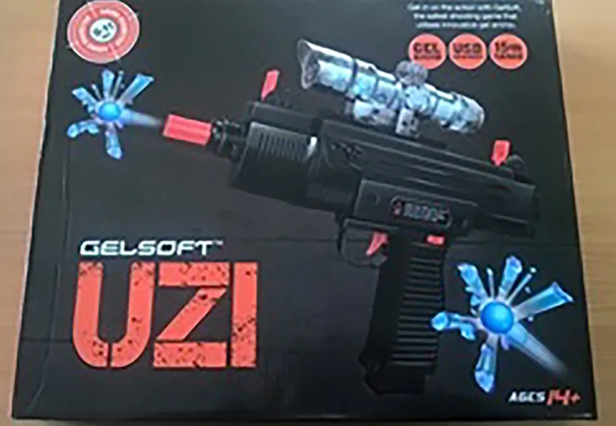 Pistola giocattolo «UZI» — foto 2 dell'alert A12/00764/20