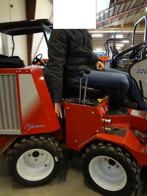 Trattore compatto «Ventrac 3200» — foto 2 dell'alert A12/1030/14