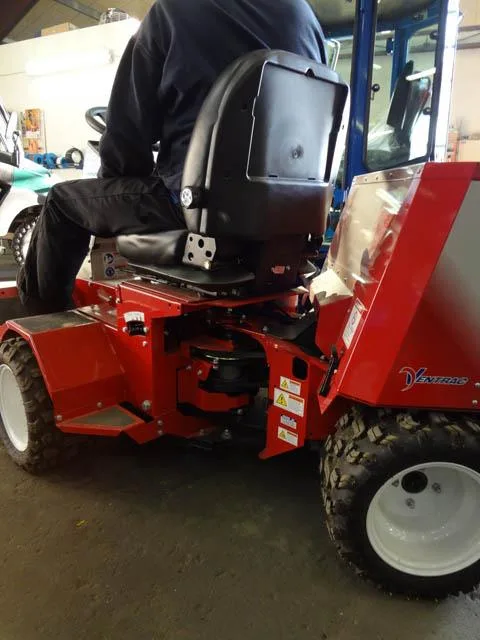 Trattore compatto «Ventrac 3200» — foto 3 dell'alert A12/1030/14