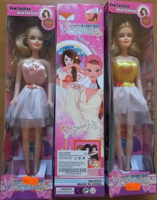 Bambola di plastica «Very Happy Girl Every Day» (Unknown)