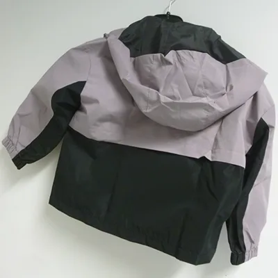 Giacca «Veste imperméable et coupe-vent pour jeune fille» — foto 2 dell'alert SR/00035/26