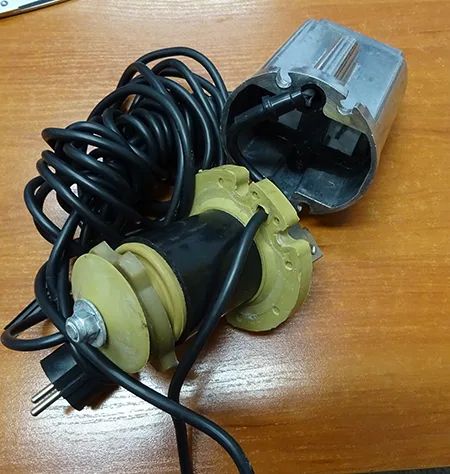 Pompa acqua sommergibile «Vibrating-Reed Electric Pump Rucheek Techno Pribor» — foto 2 dell'alert A11/00006/21