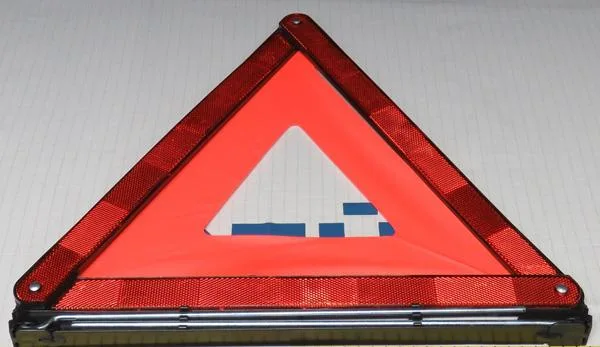 Triangolo di avvertimento «Výstražný trojúhelník» (Compass / JM)