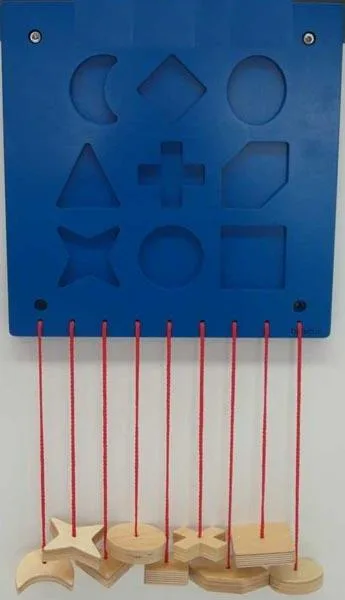 Giocattolo da parete «Wandelement "Steckformen" (Wall toy "shapes")» (Beleduc)