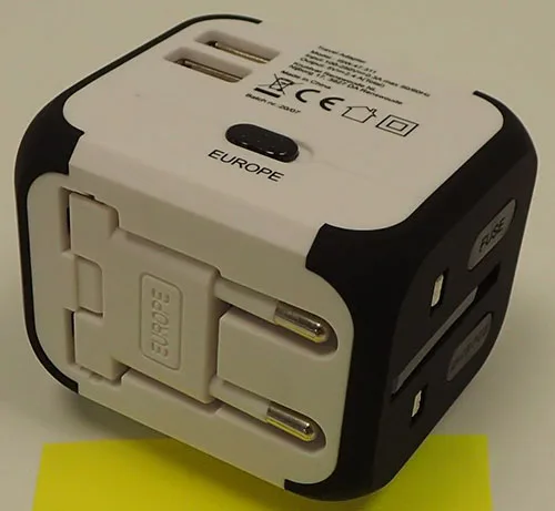 Caricabatterie USB «Wereldstekker / Prise de voyage globale» — foto 3 dell'alert A12/00433/22