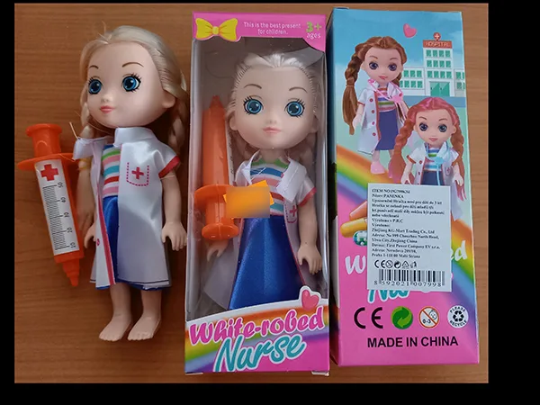 Bambola di plastica «White-robed nurse»