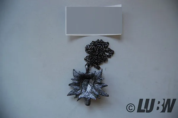 Collana con ciondolo «Witcher-Anhänger mit Halskette» — foto 2 dell'alert INFO/00029/22