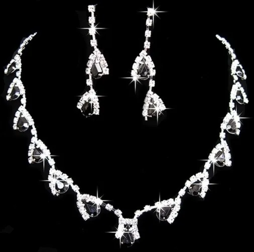 Collana e orecchini «Women' s Stunning Red Strainestone Crystal Teardrop Necklace Long Dangle Earrings Silver…» — foto 1 dell'alert A12/00639/21