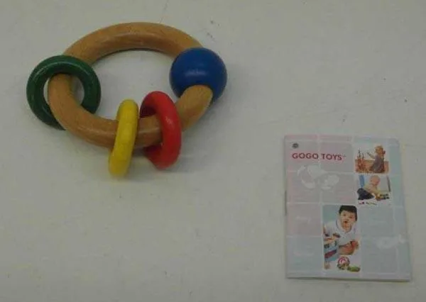 Sonaglio di legno «Wooden 3 Ring Shaker» (GOGO Toys)