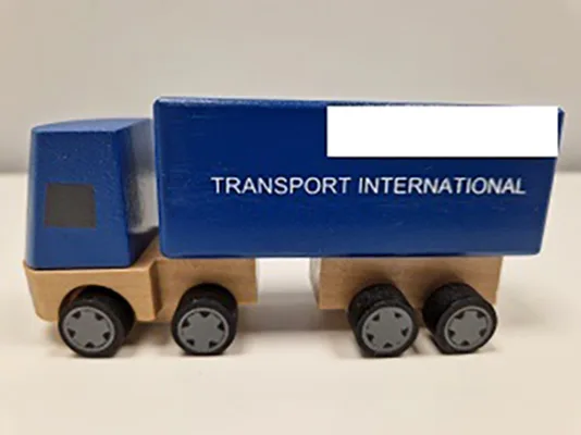 Camion di legno con rimorchio «Wooden truck with trailer» — foto 4 dell'alert A12/02603/23