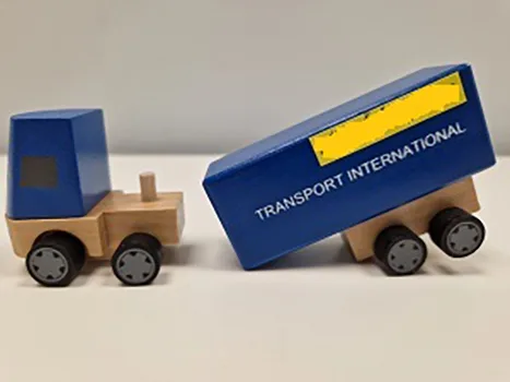 Camion di legno con rimorchio «Wooden truck with trailer» — foto 5 dell'alert A12/02603/23