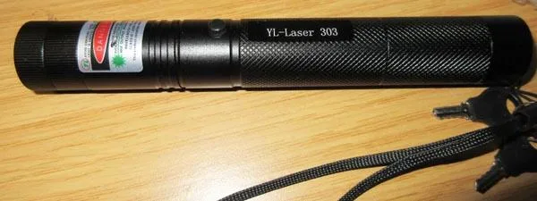 Puntatore laser «YL-Laser» — foto 1 dell'alert A12/1628/15