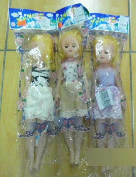 Bambola di plastica «YONG» (Unknown)