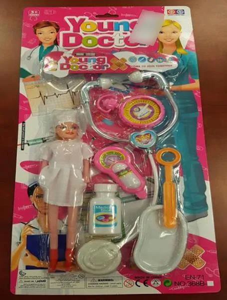 Bambola in plastica con accessori «Young Doctor» (DAMAS)