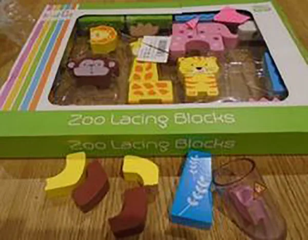 Giocattolo di allacciatura «Zoo Lacing Blocks» (KidUs)