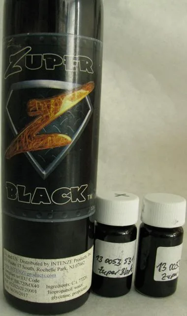 Inchiostro del tatuaggio «Zuper Black» (Intenze)
